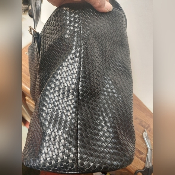 Kenneth Cole Reaction Large Black Weaved Over-shoulder Tote Bag - Picture 6 of 15